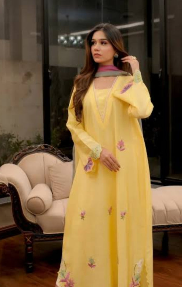 "AlizaCouture" 'Shisha Silk' Floral applique embroidery 3PC suit with butter yellow colour. Avalible in all Sizes Small/ Medium/ Large/Exal Large.